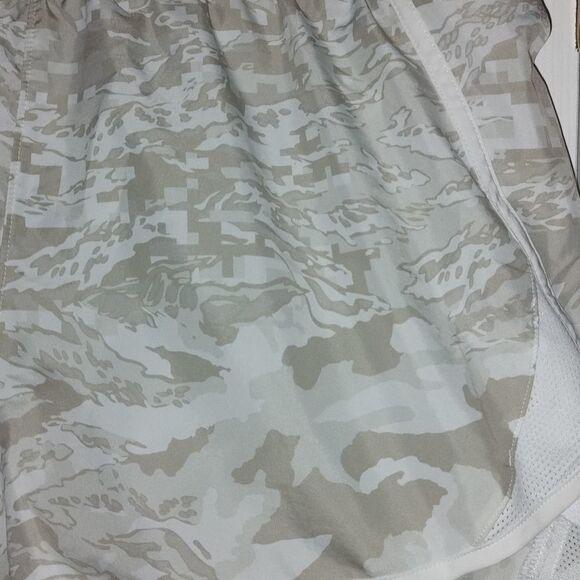 Under Armour light  gray camo loose  running shorts   Sz XL - Picture 2 of 9